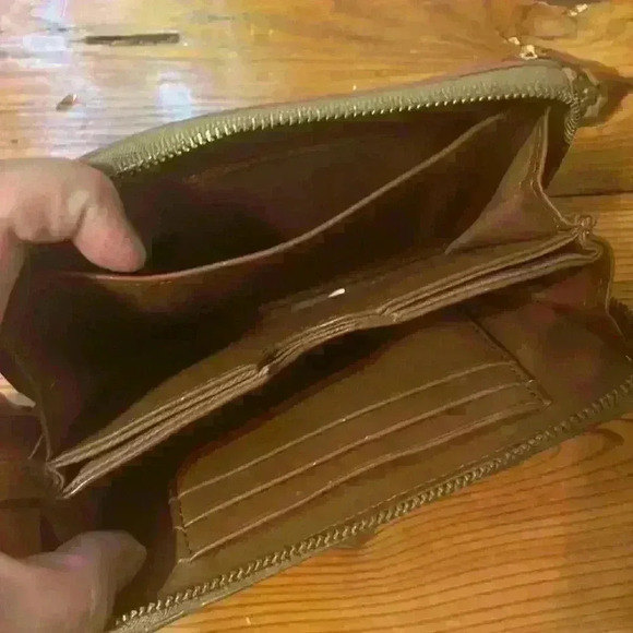 Fossil gold wallet wristlet cowhide leather - Picture 3 of 9